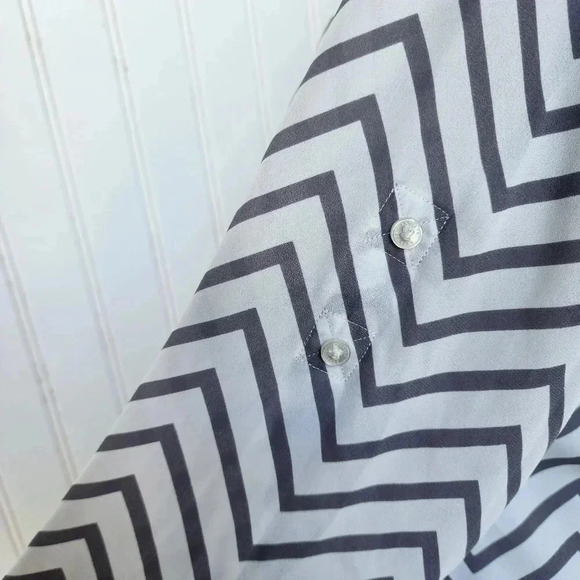 Express Blouse Button Up Womens Gray White Zig Zag The Portfolio Shirt Sz S - Picture 6 of 11